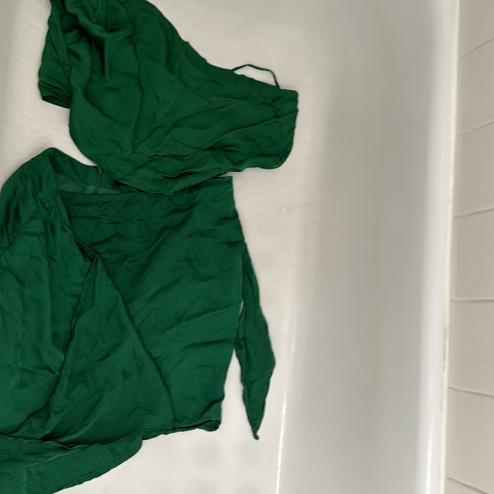 INDAH Emerald Satin Cowl Neck Crop Top + Wrap Mini Skirt Set | XL fits M/L - Picture 4 of 4